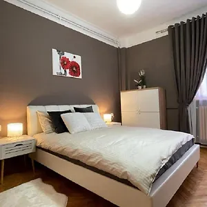 rezervați aici
